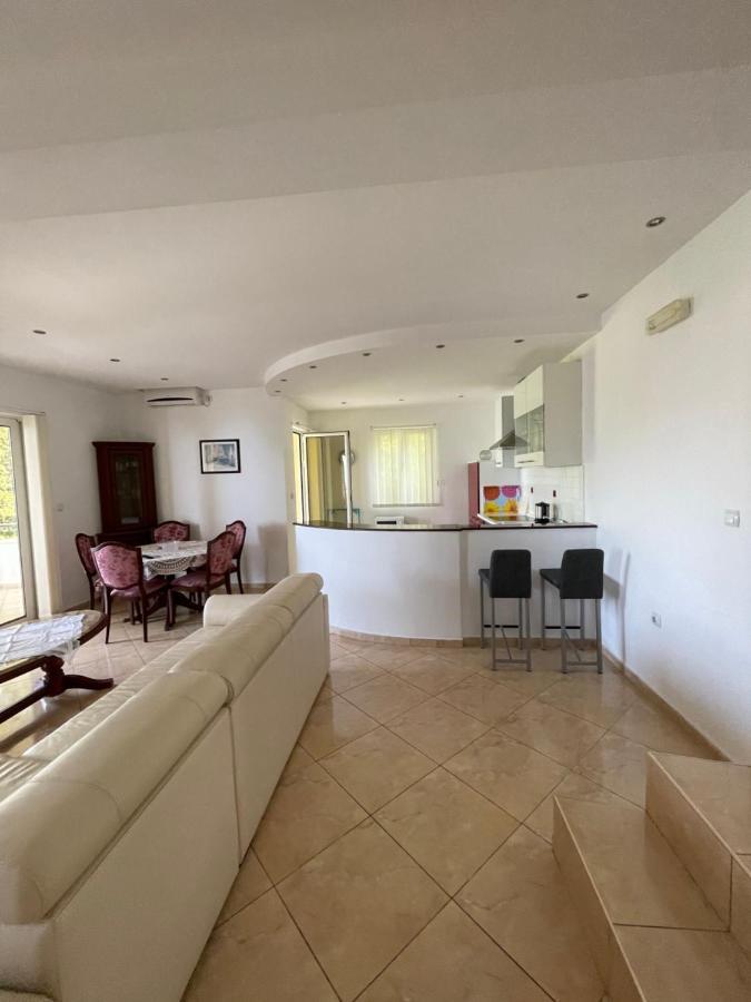 Apartments Rozela Ulcinj Buitenkant foto